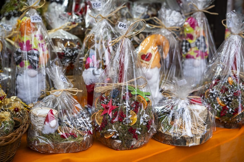 Jarmark Bożonarodzeniowy 2024 we Wrocławiu - na zdjęciach produkty, które można kupić na jarmarku
